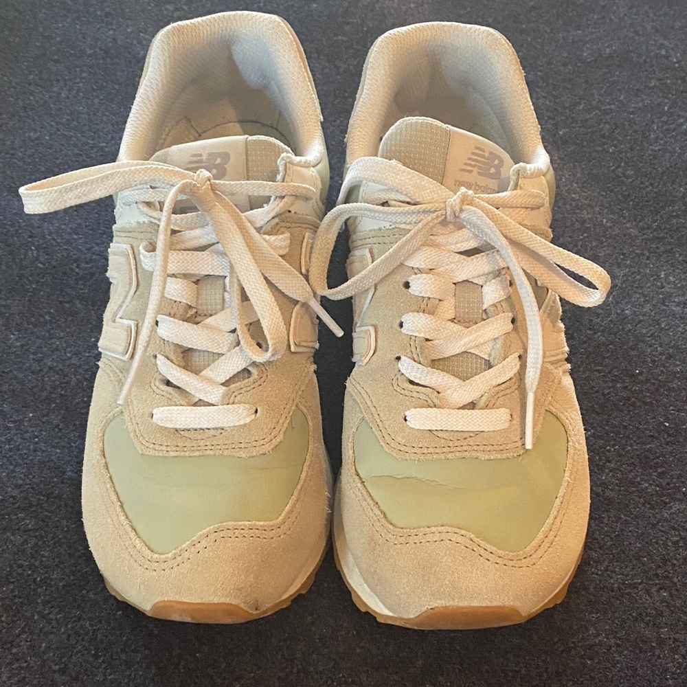 New Balance Sage Green Sneakers Style 574 Size 8 Very Good Used Condition - Picture 3 of 9